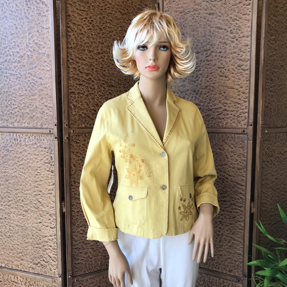 Yellow crop jacket with embellishments. - Picture 1 of 8